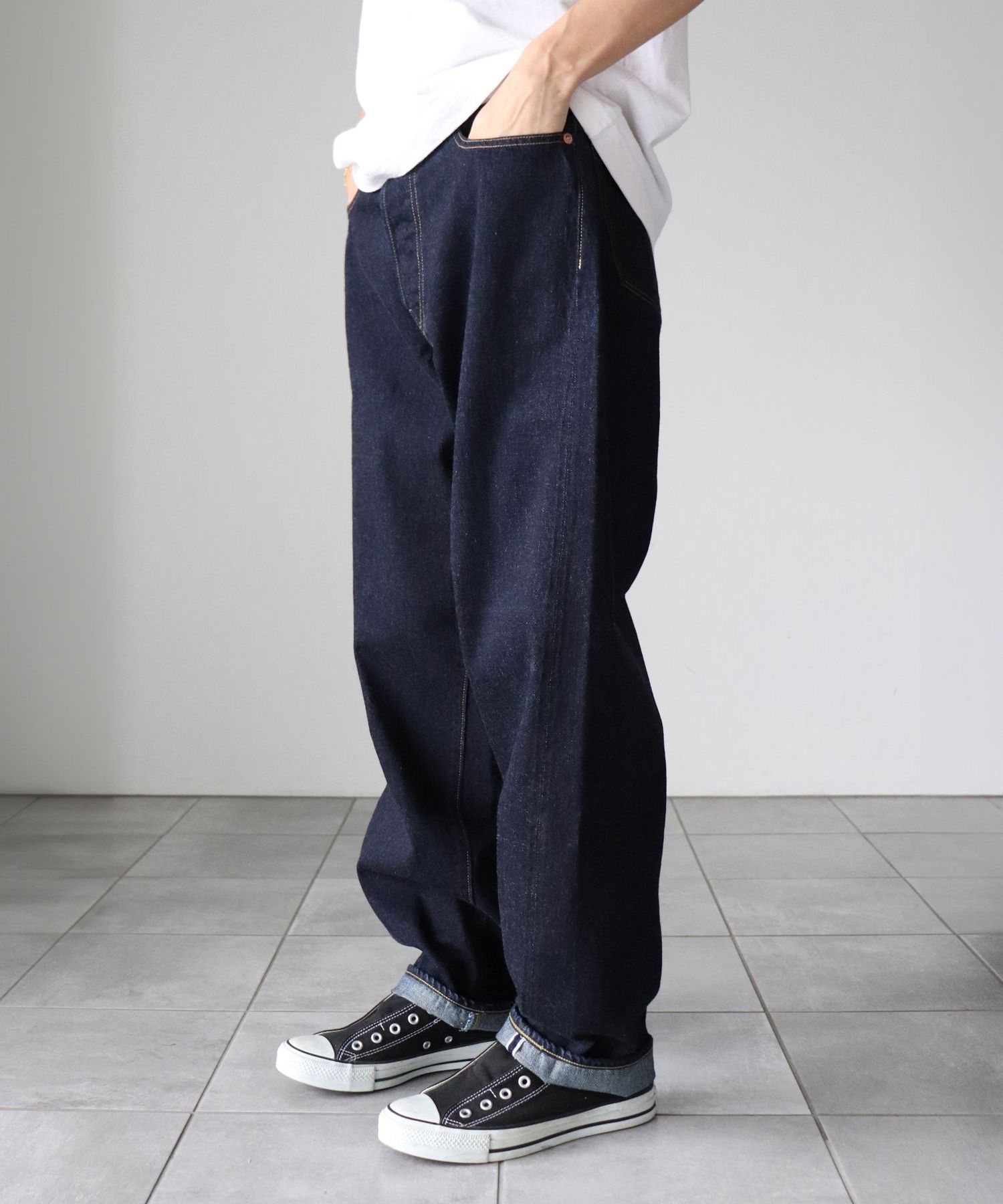 LENO OFFICIAL WEBSITE / LOOSE TAPERED JEANS