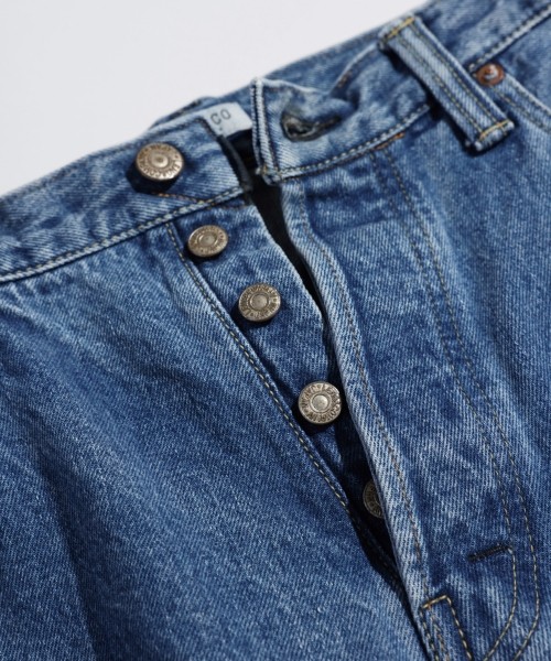 LOOSE TAPERED JEANS [UNISEX]