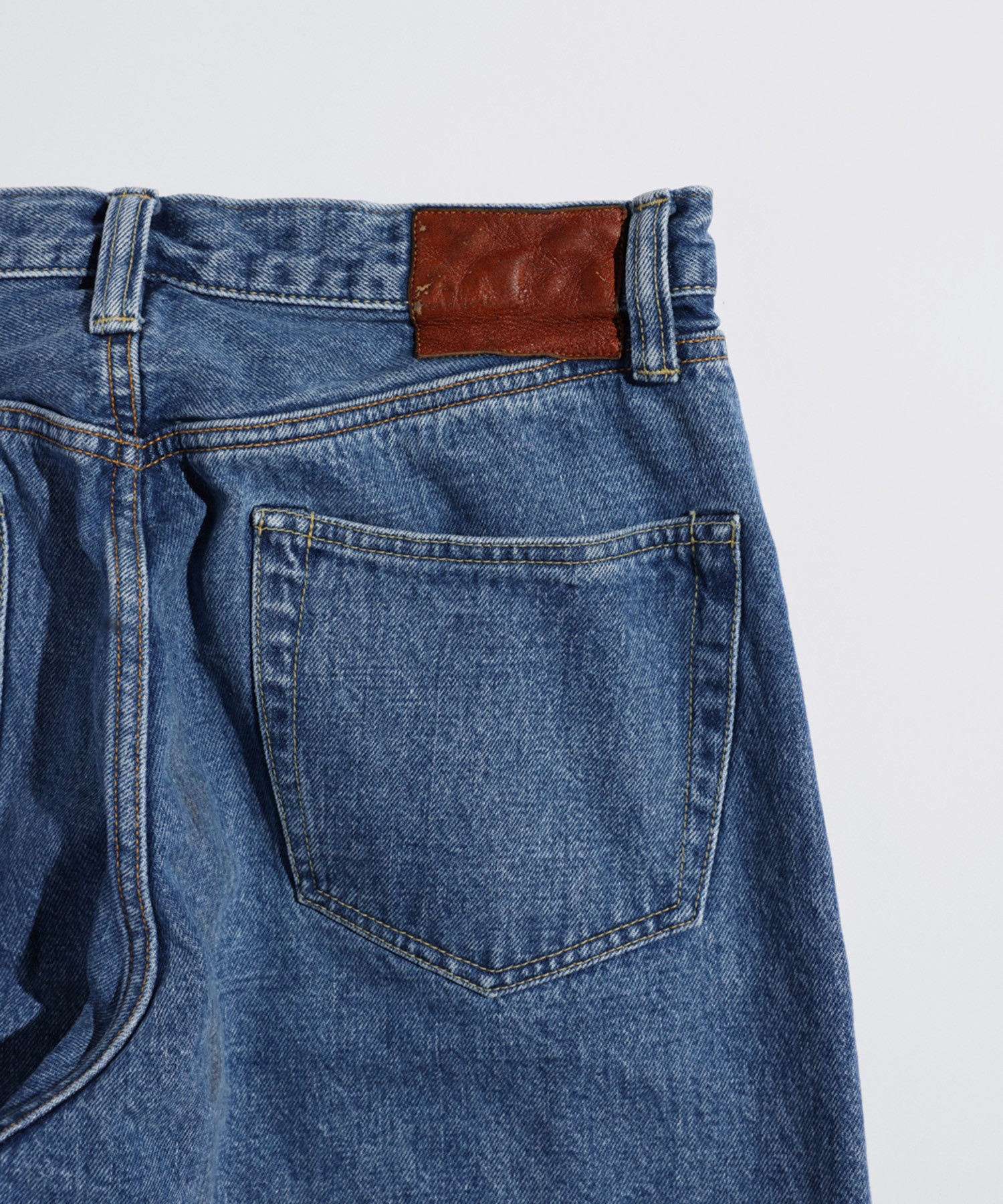 LENO OFFICIAL WEBSITE / LOOSE TAPERED JEANS