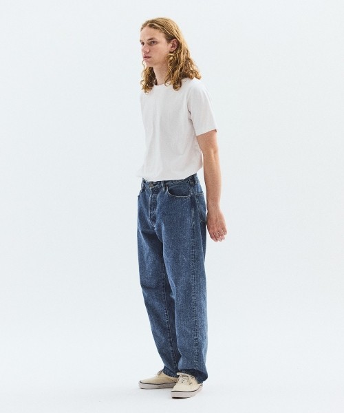 LOOSE TAPERED JEANS [UNISEX]