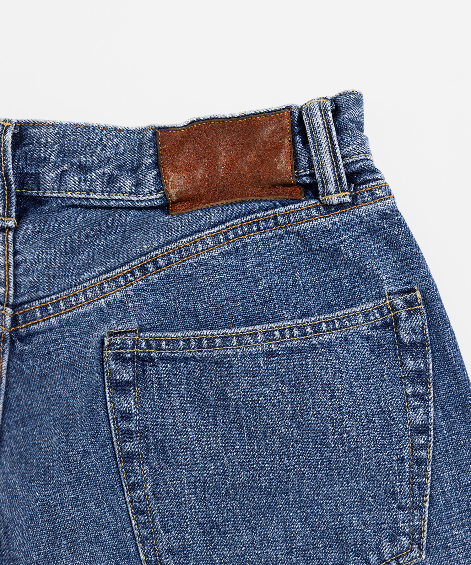 LOOSE TAPERED JEANS [UNISEX]