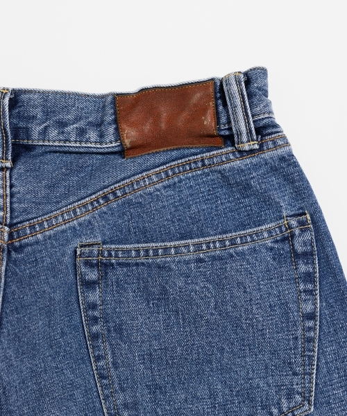 LOOSE TAPERED JEANS [UNISEX]