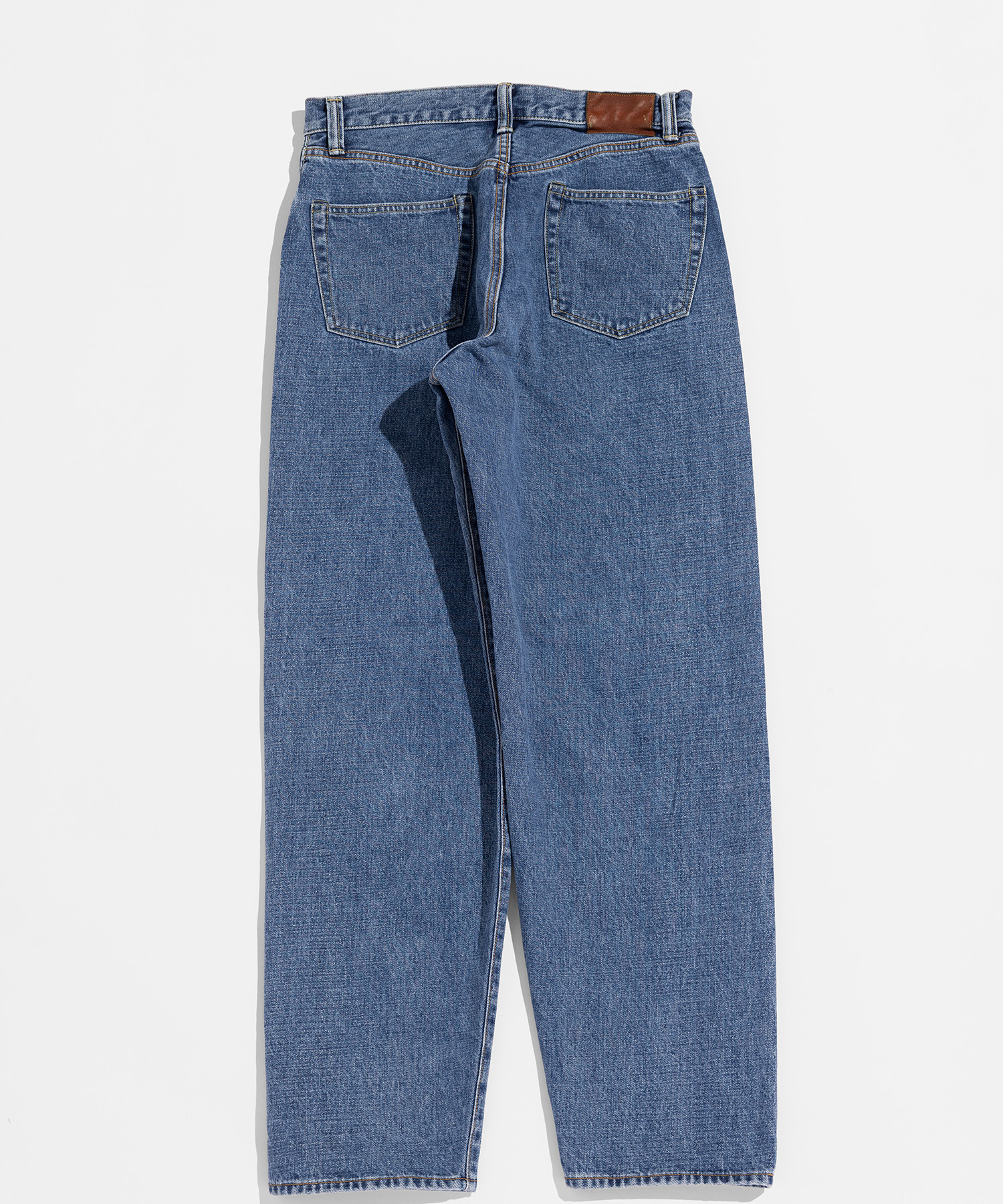 LOOSE TAPERED JEANS [UNISEX]