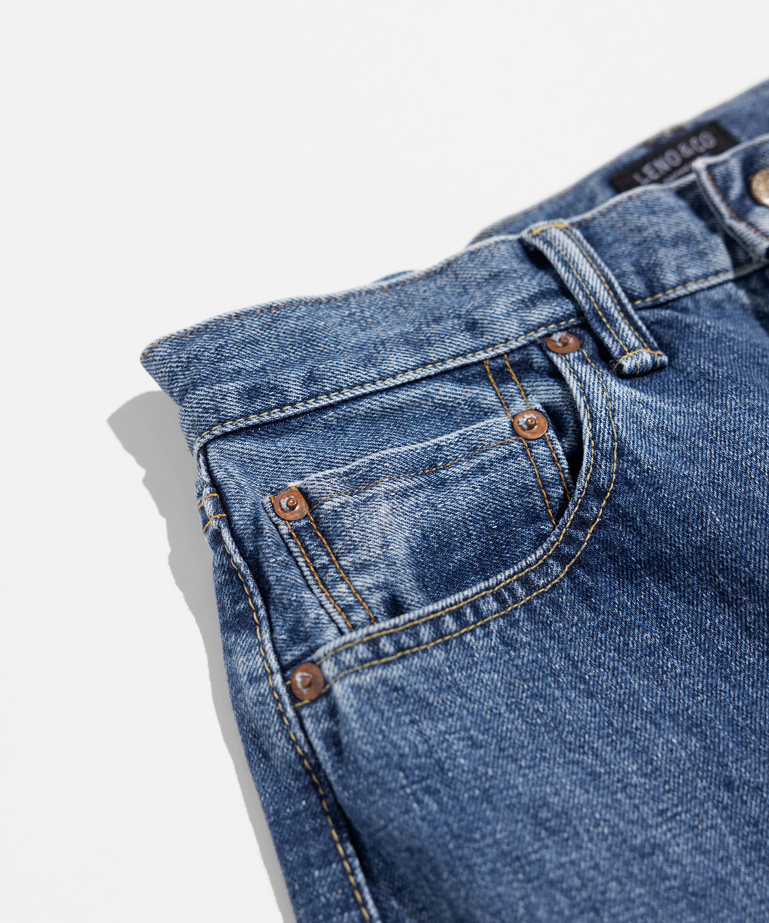 LOOSE TAPERED JEANS [UNISEX]