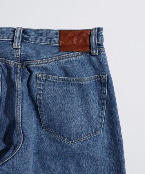 LOOSE TAPERED JEANS [UNISEX]