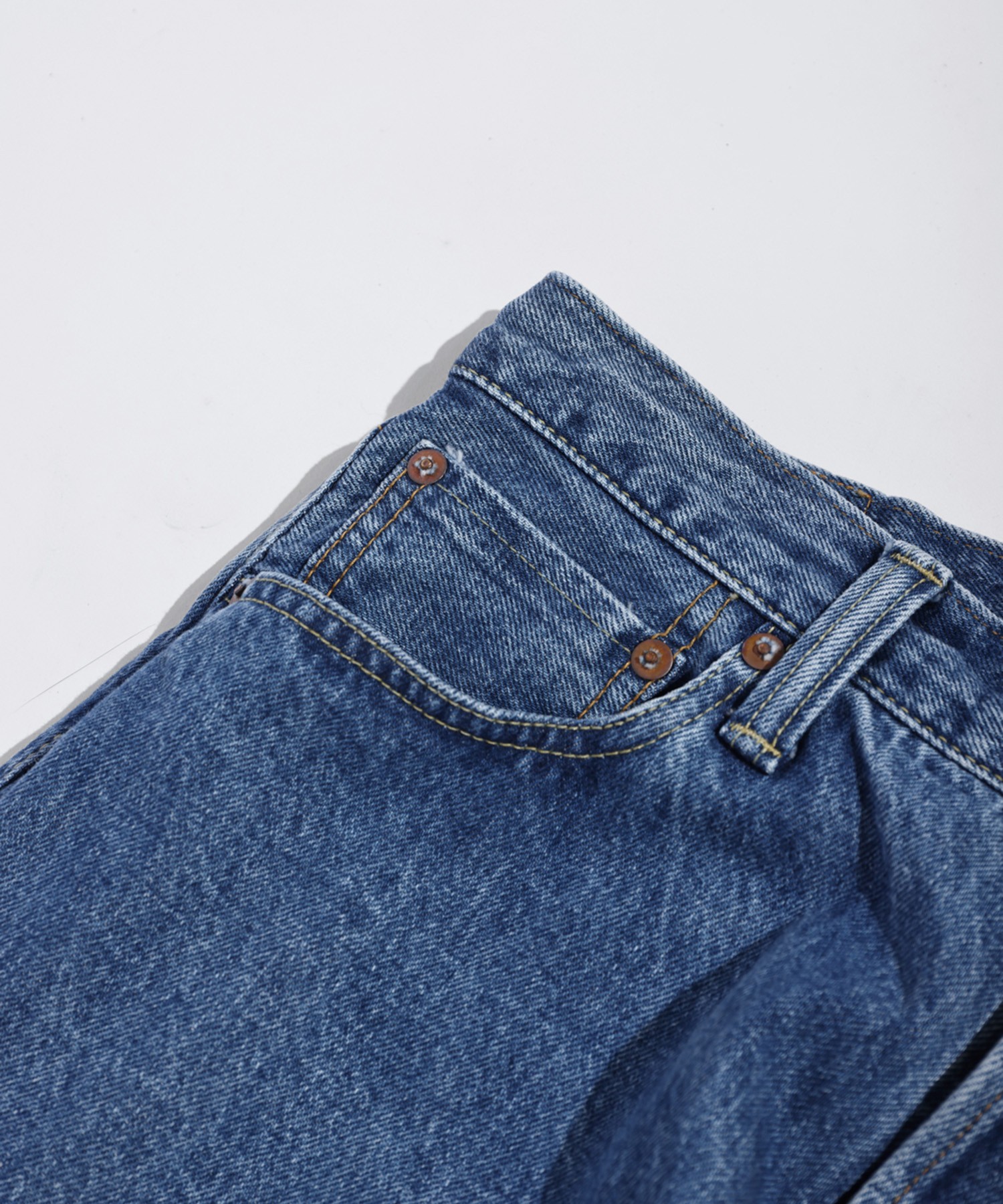 LOOSE TAPERED JEANS [UNISEX]