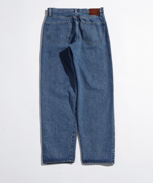 LOOSE TAPERED JEANS [UNISEX]