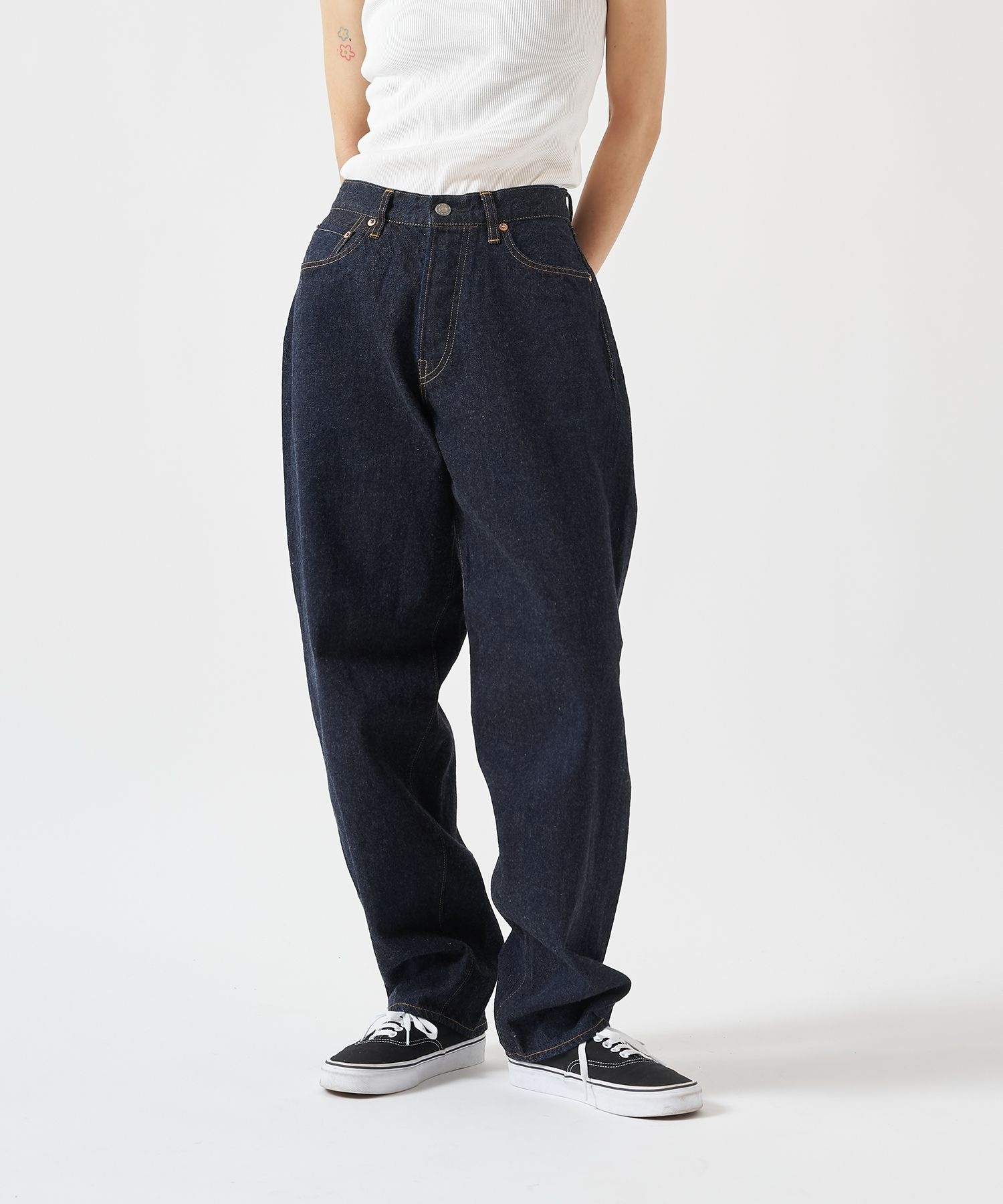 LOOSE TAPERED JEANS [UNISEX]