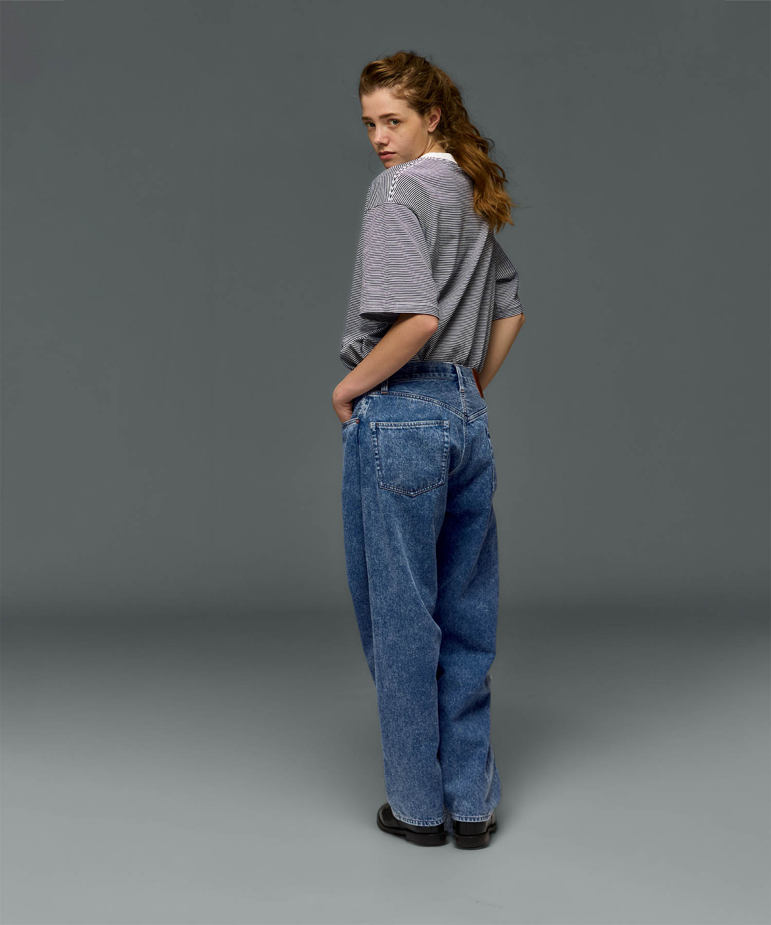 LOOSE TAPERED JEANS with KELEN