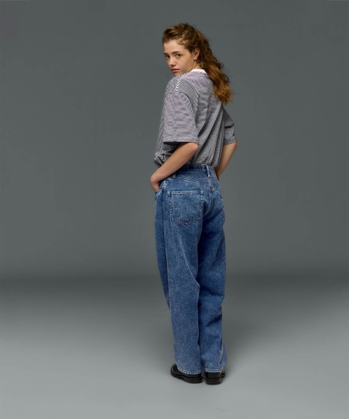 LOOSE TAPERED JEANS with KELEN