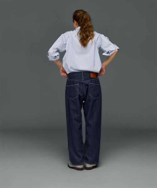 LOOSE TAPERED JEANS with KELEN