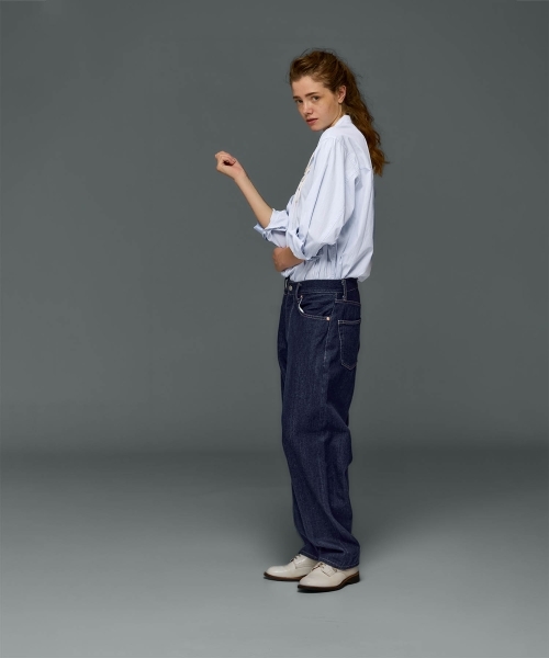 LOOSE TAPERED JEANS with KELEN