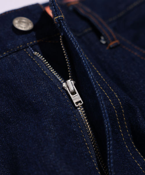 LOOSE TAPERED JEANS with KELEN