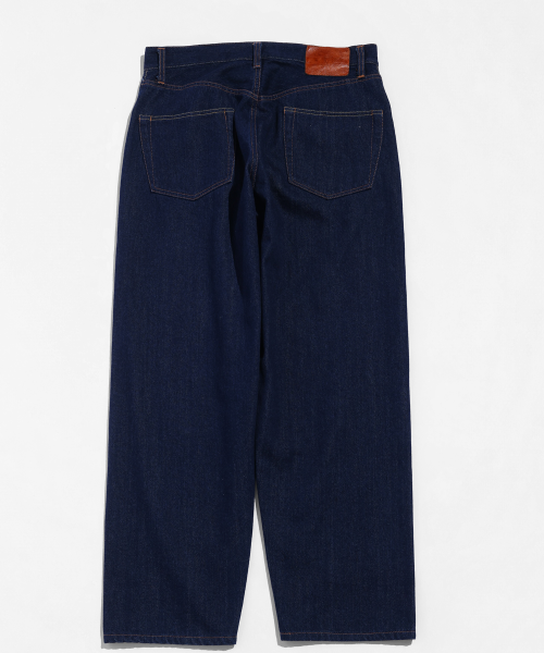 LOOSE TAPERED JEANS with KELEN