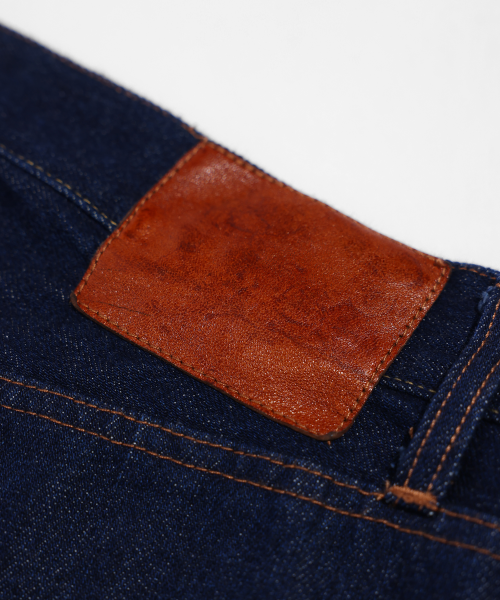 LOOSE TAPERED JEANS with KELEN