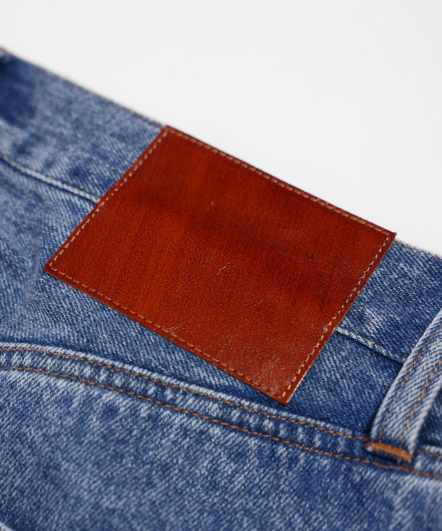 LOOSE TAPERED JEANS with KELEN