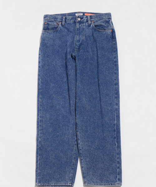 LOOSE TAPERED JEANS with KELEN