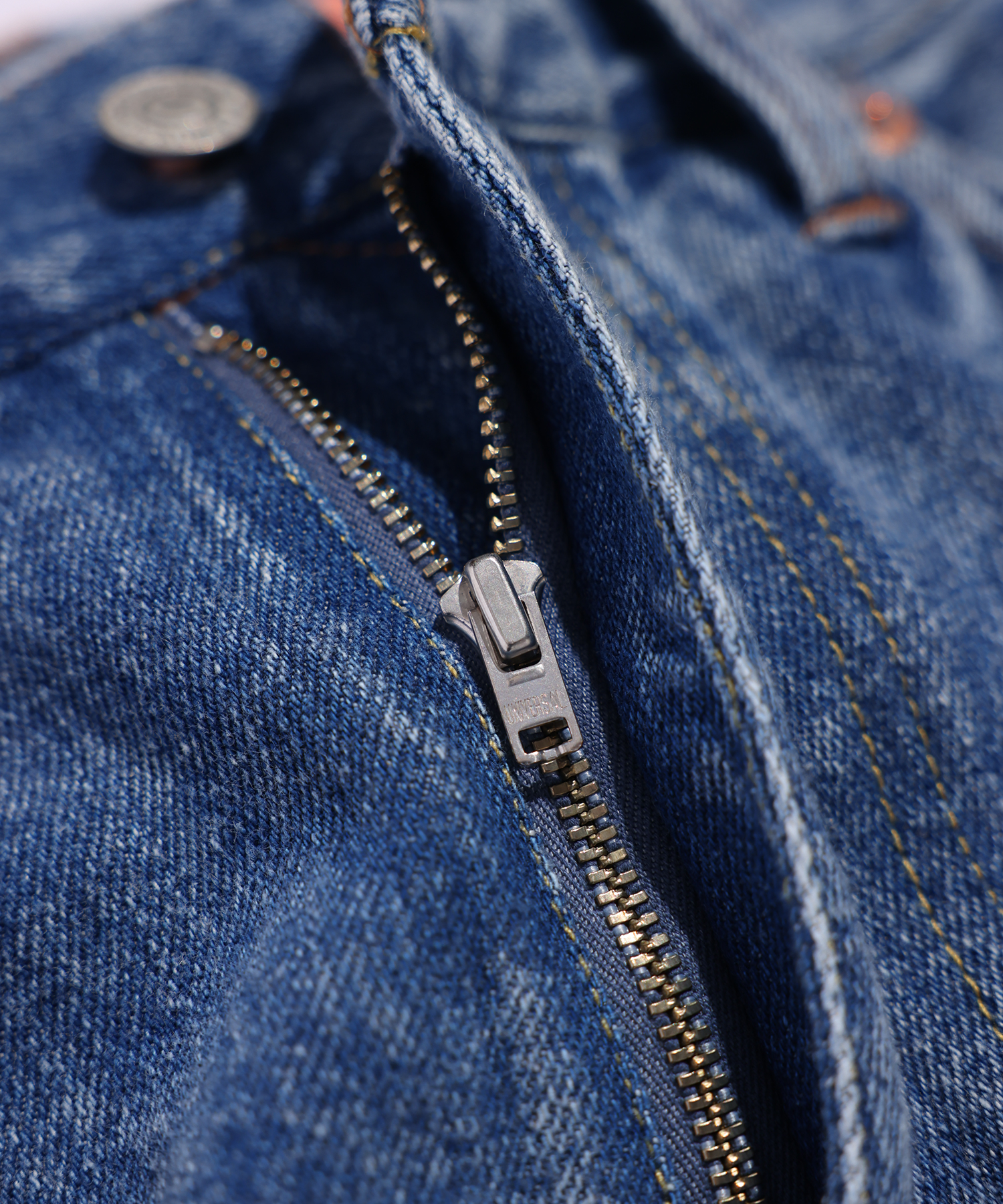 LOOSE TAPERED JEANS with KELEN