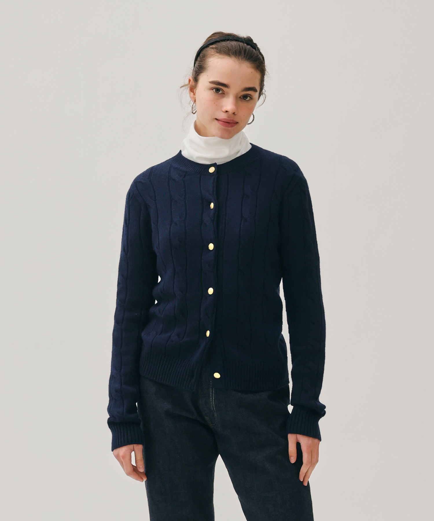 CABLE PATTERN CREW CARDIGAN
