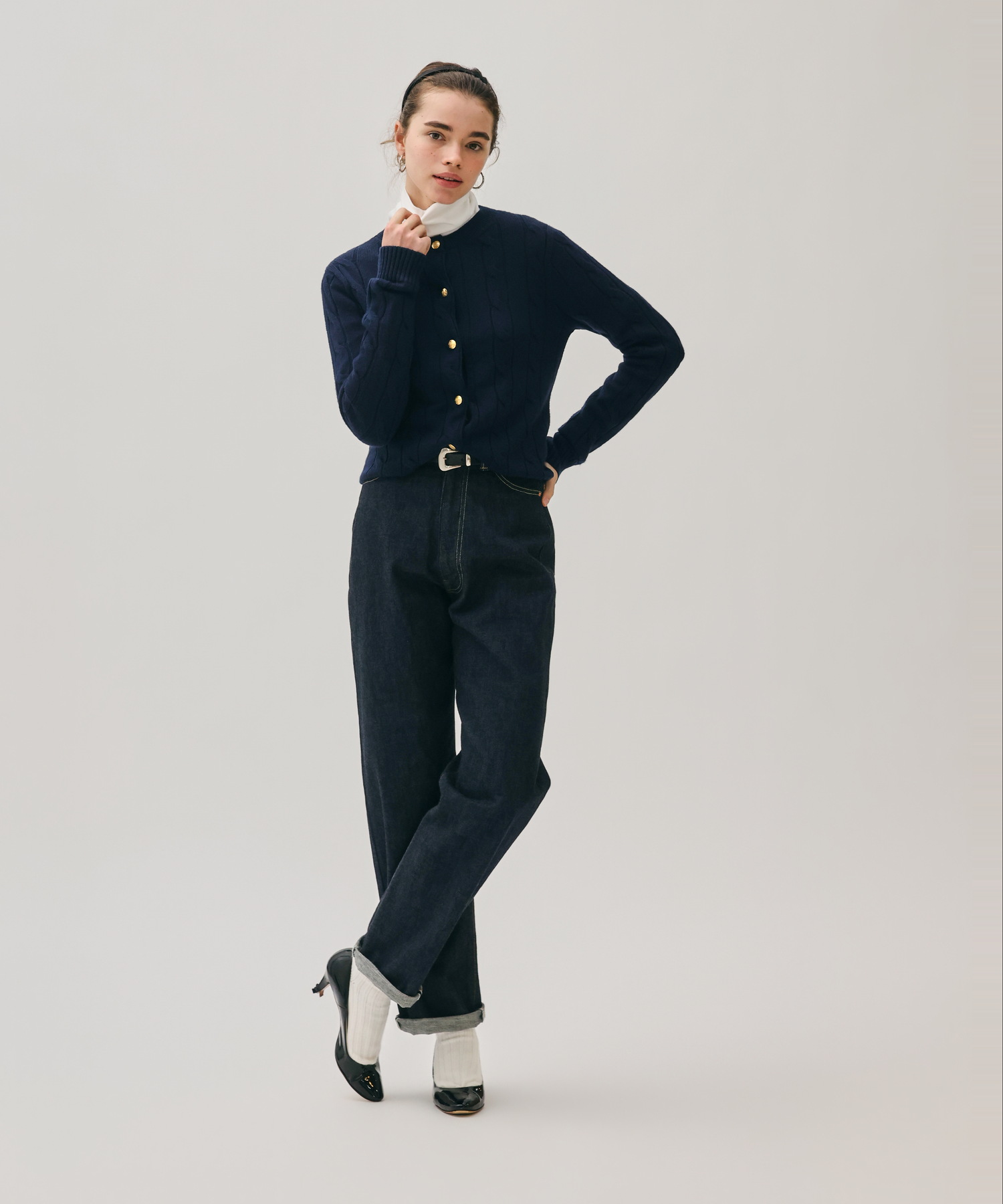 CABLE PATTERN CREW CARDIGAN